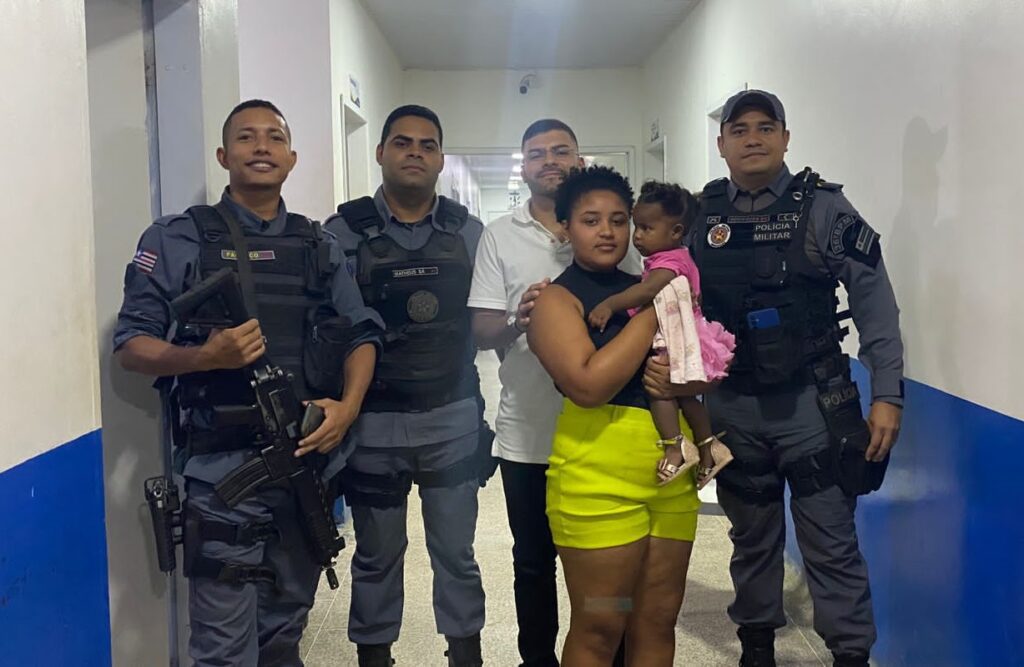 Policiais militares salvam criança de 11 meses que engasgou em praça pública da cidade de Penalva