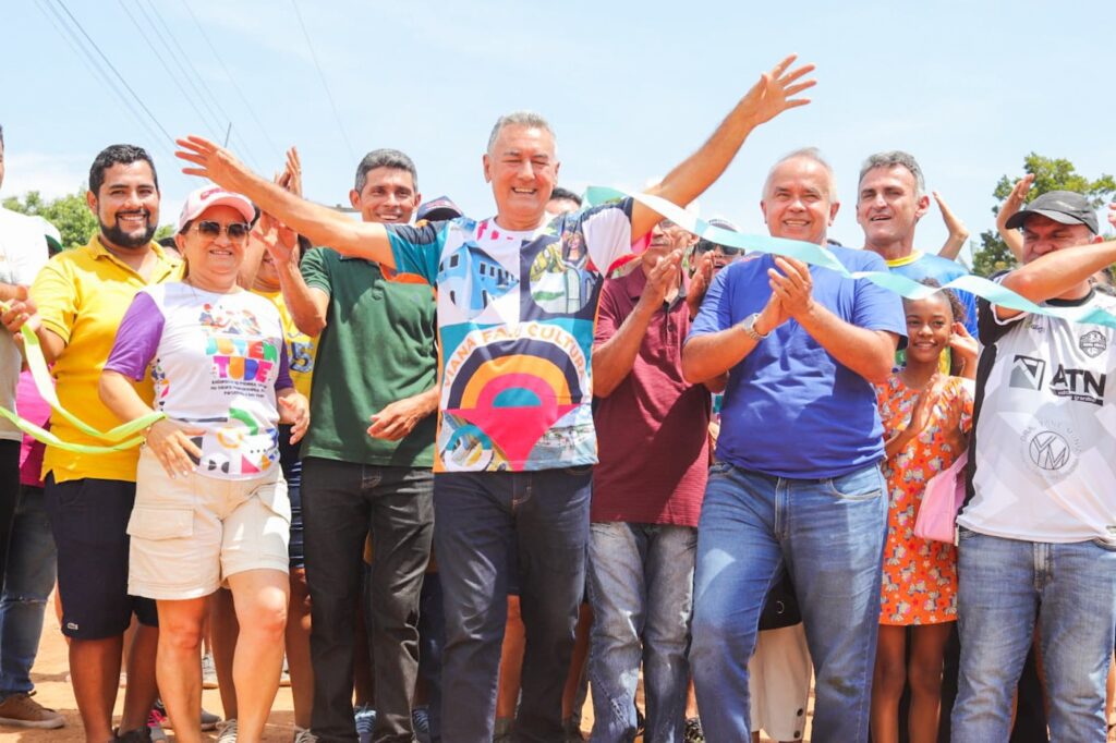 Com apoio do deputado Júlio Mendonça, prefeito Carrinho inaugura mais uma estrada em Viana e anuncia outras 100 obras até março