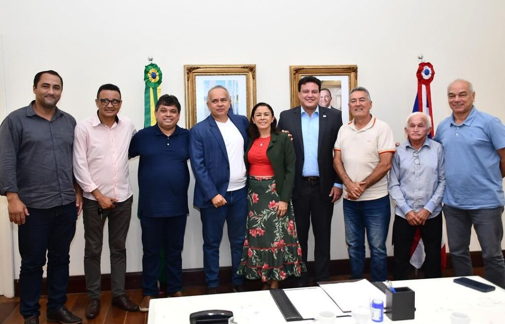 Liderada por Carrinho e Júlio Mendonça, comitiva de Viana é recebida por Felipe Camarão, governador em exercício do Maranhão