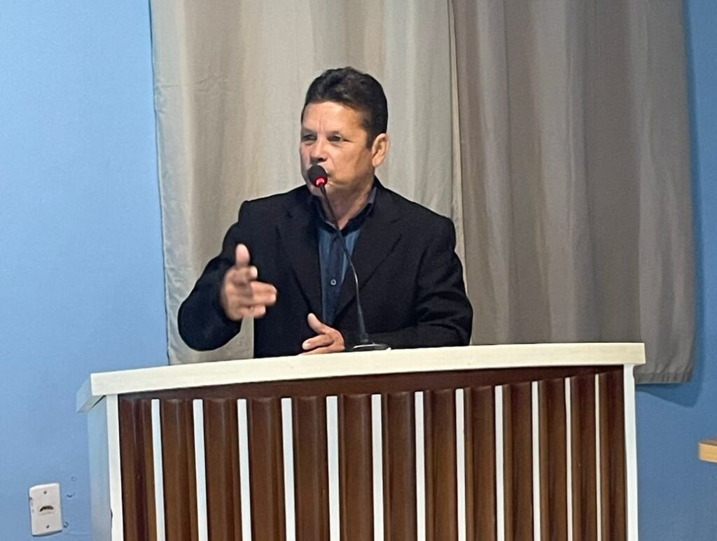 Chico de Nhozinho transforma decretos do ex-prefeito Zequinha em leis e anuncia data para comemorar Dia do Estudante em São João Batista