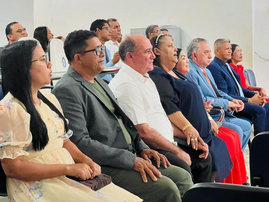 Após vitória nas urnas, prefeito de Vitória do Mearim participa de culto em ação de graças e anuncia show para comemorar Dia do Evangélico