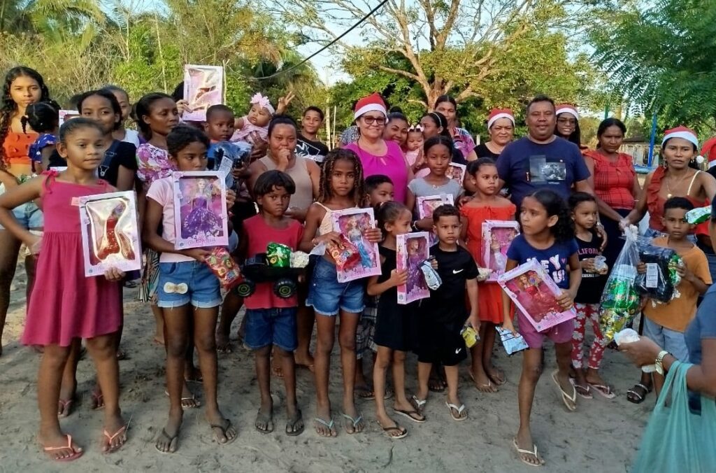 Ivan e Cleana percorrem povoados de São João Batista e realizam festa de Natal para moradores