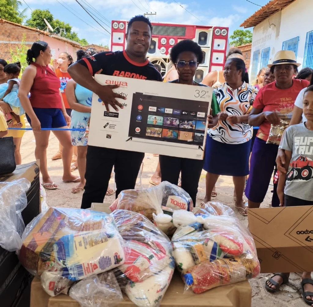 Em Viana, aniversário da loja Barone vira ação solidária e vídeo bomba nas redes sociais