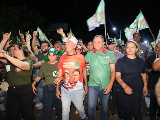 Mega arrastão do time do prefeito Carrinho reúne multidão em Viana com presença do governador Carlos Brandão