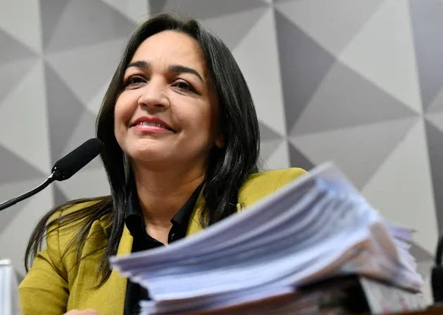 Eliziane Gama apresenta requerimento por calendário especial para acelerar votação do fim da escala 6×1